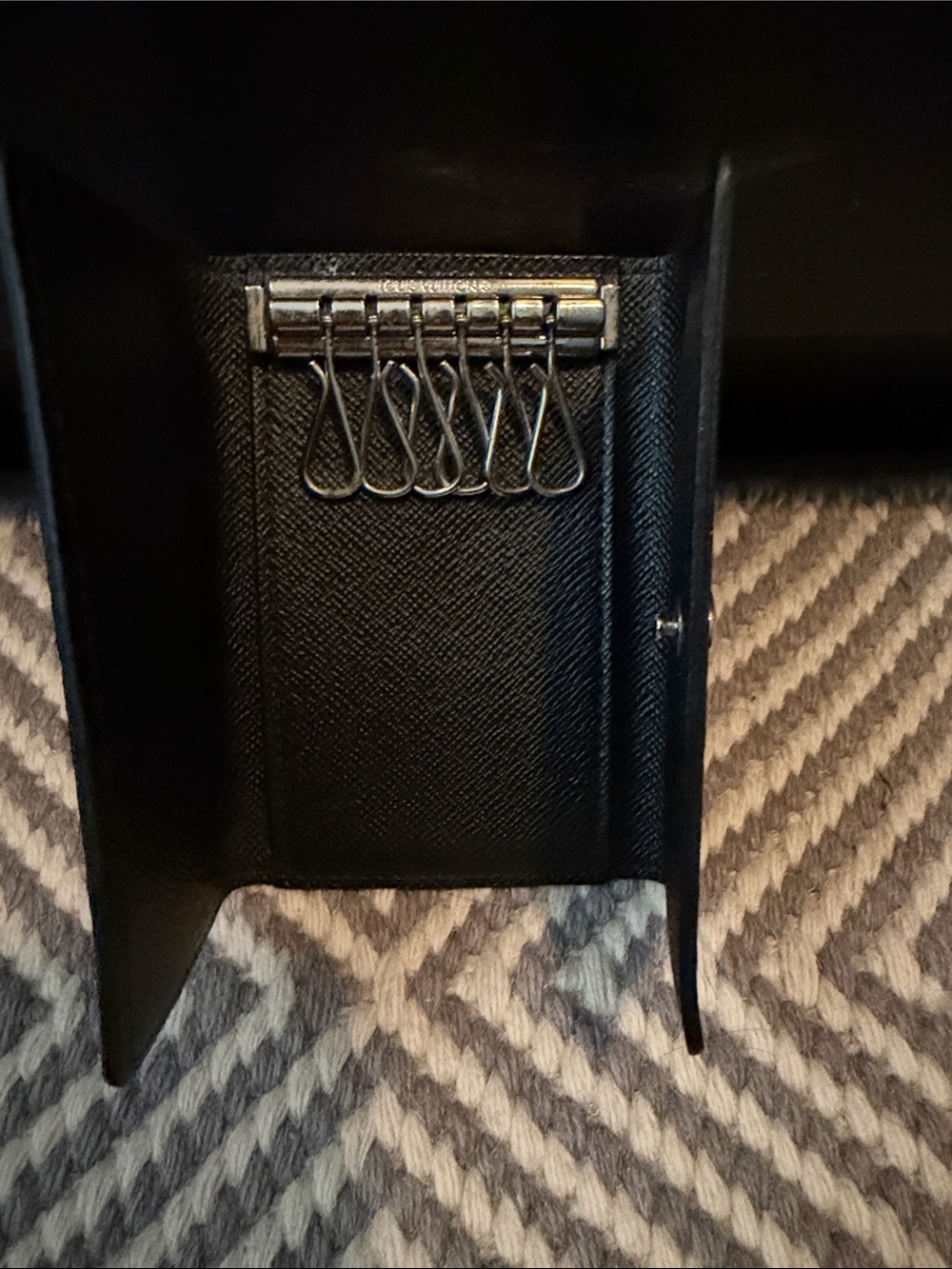 Louis Vuitton Black Textured Key Holder - Picture 3 of 7